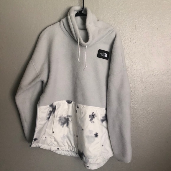 The North Face Jackets & Blazers - North face pullover